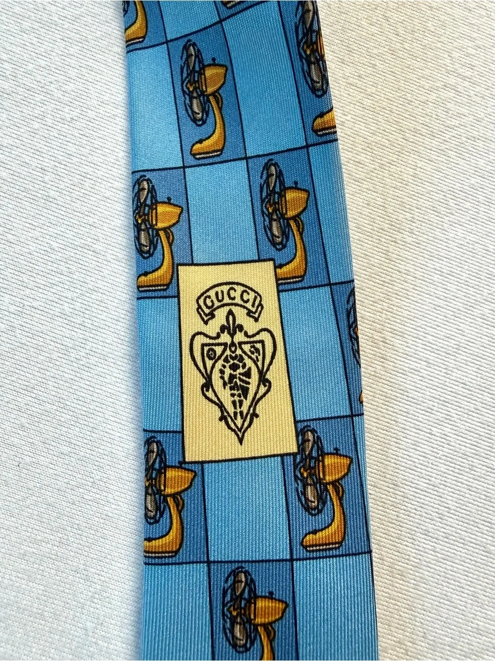 Gucci silk tie w/ electric fan pattern, blue/yellow, 54” 3.25”, GUC